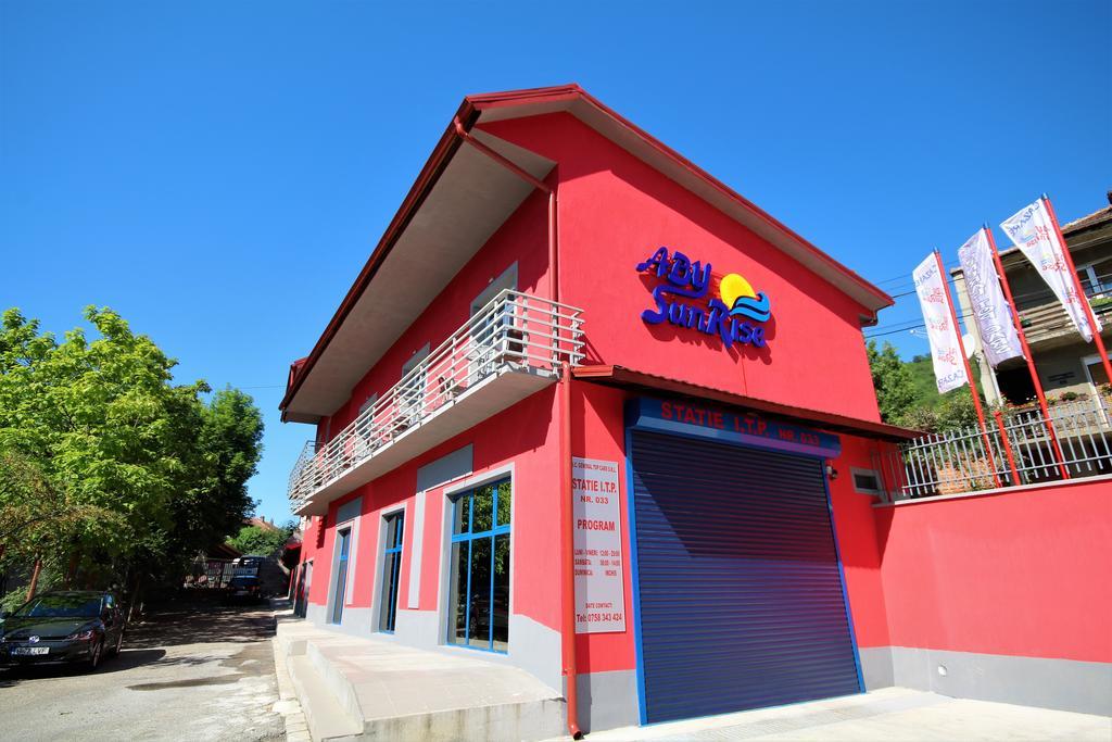 Hotel Aby Sunrise à Orşova Extérieur photo