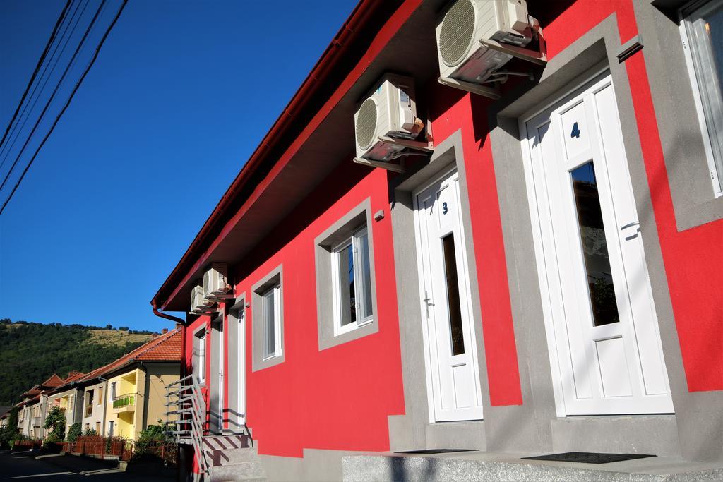 Hotel Aby Sunrise à Orşova Extérieur photo