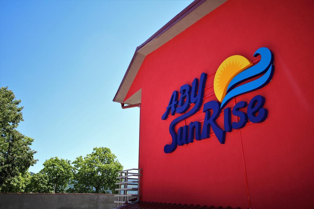 Hotel Aby Sunrise à Orşova Extérieur photo