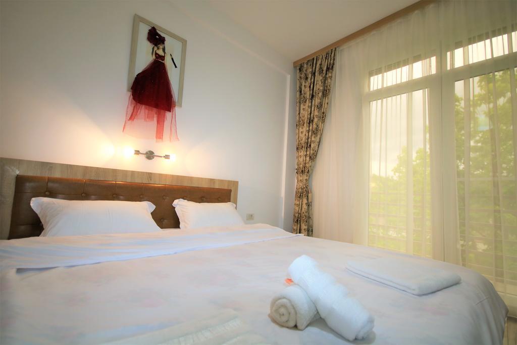 Hotel Aby Sunrise à Orşova Extérieur photo