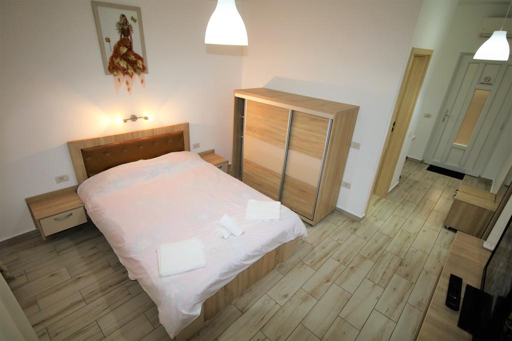Hotel Aby Sunrise à Orşova Extérieur photo