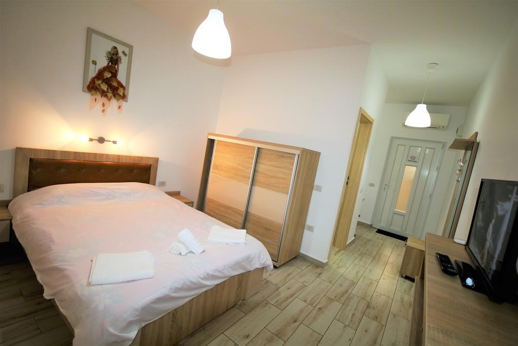 Hotel Aby Sunrise à Orşova Extérieur photo