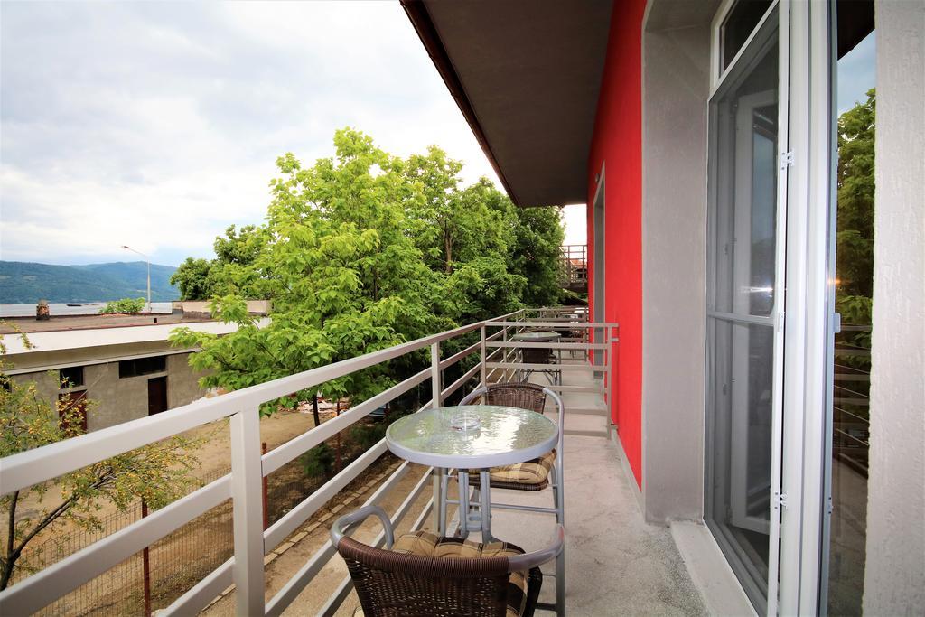 Hotel Aby Sunrise à Orşova Extérieur photo