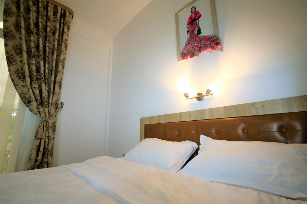 Hotel Aby Sunrise à Orşova Extérieur photo