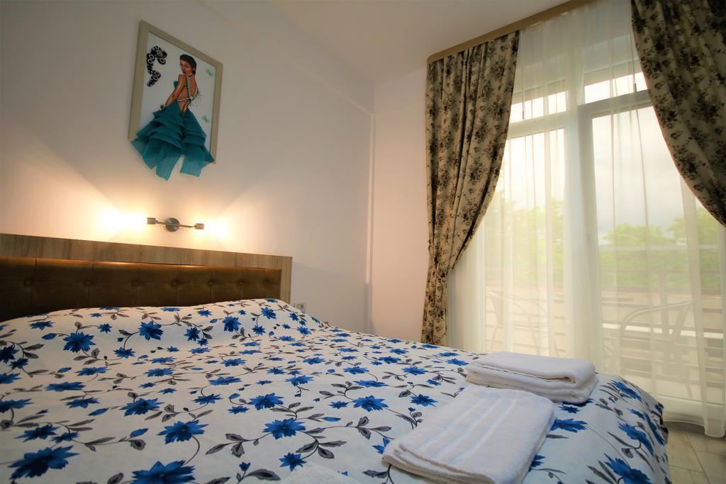 Hotel Aby Sunrise à Orşova Extérieur photo