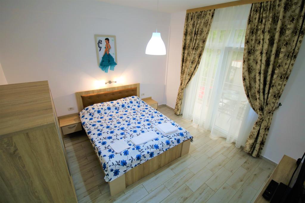 Hotel Aby Sunrise à Orşova Extérieur photo
