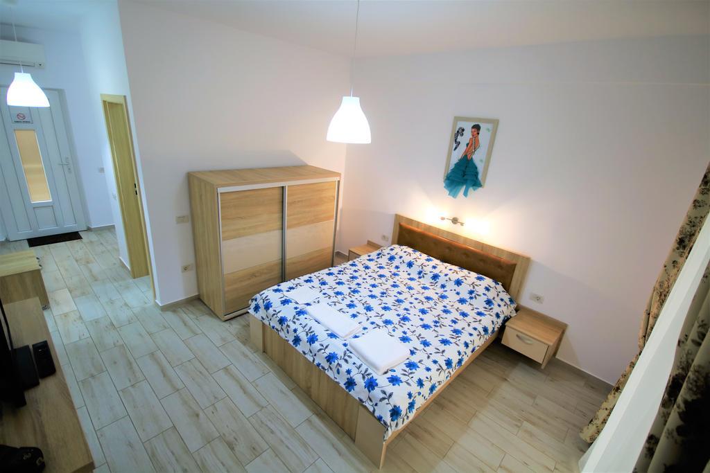 Hotel Aby Sunrise à Orşova Extérieur photo