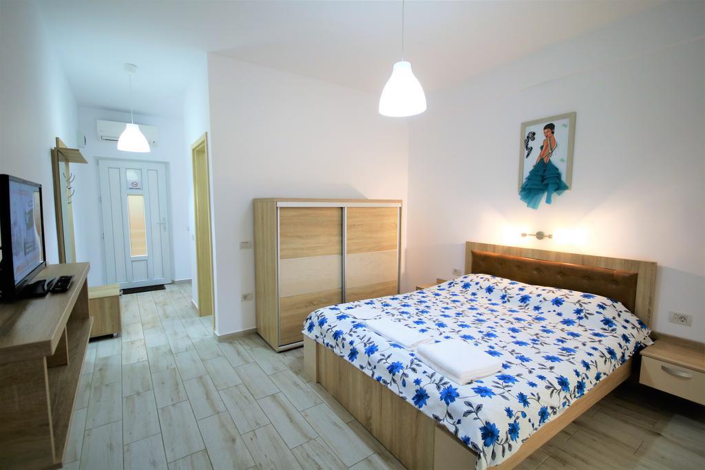 Hotel Aby Sunrise à Orşova Extérieur photo